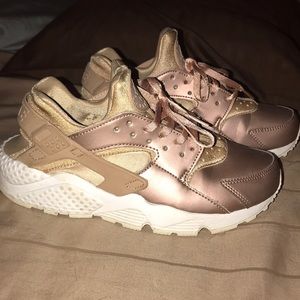 Rose gold Nike Huaraches size 7 worn once